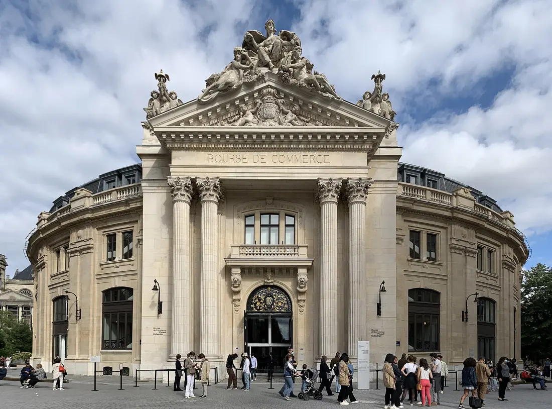 L'ancienne Halle au blé, aujourd'hui Bourse de commerce : sa coupole en fer date de l'Empire.