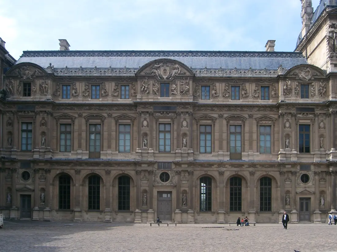 Aile Lescot, cour Carrée du Louvre : ordres superposés et avant-corps.