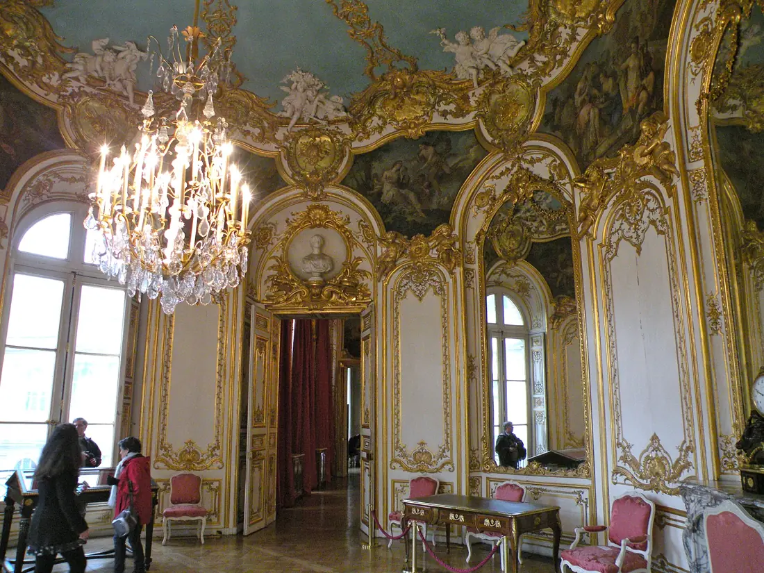 Hôtel de Soubise, salon ovale de la princesse : le décor rocaille à son sommet.