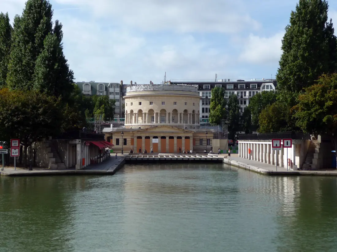 Rotonde de la Villette : une barrière d'octroi de Ledoux, cylindre sur un carré.